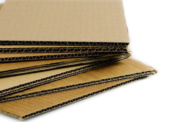 Planchas de cartón variadas de diferentes tamaños. Cartonajes Malagueños